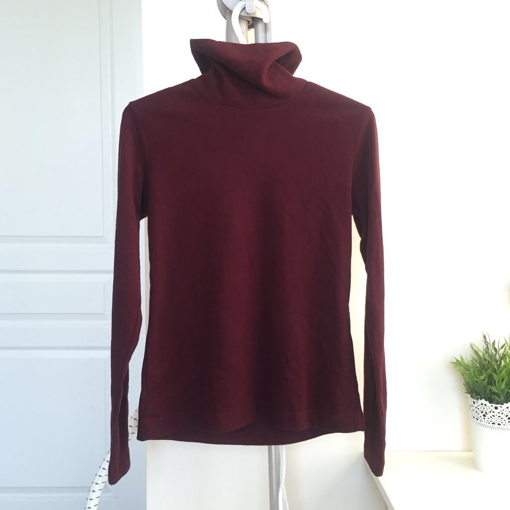 NWOT Uniqlo Heat Tech Turtleneck